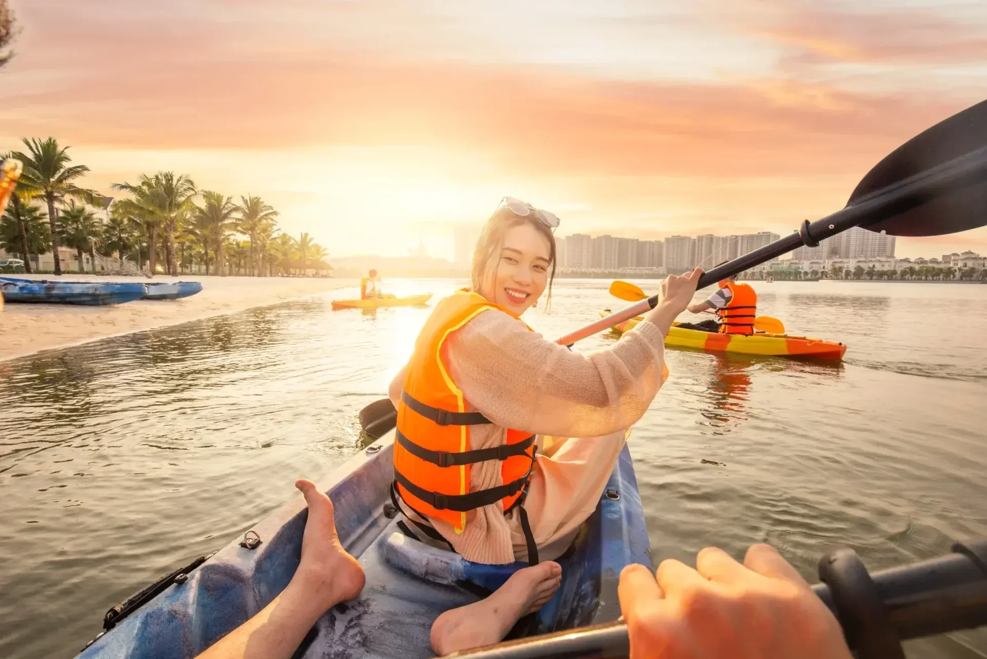 Trải nghiệm chèo thuyền Kayak trên hồ điều hòa Ngọc Trai trung tâm